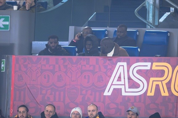 开云体育官网-2500万新援瓦斯在罗马主场观看意杯比赛，本周三将接受体检并签约