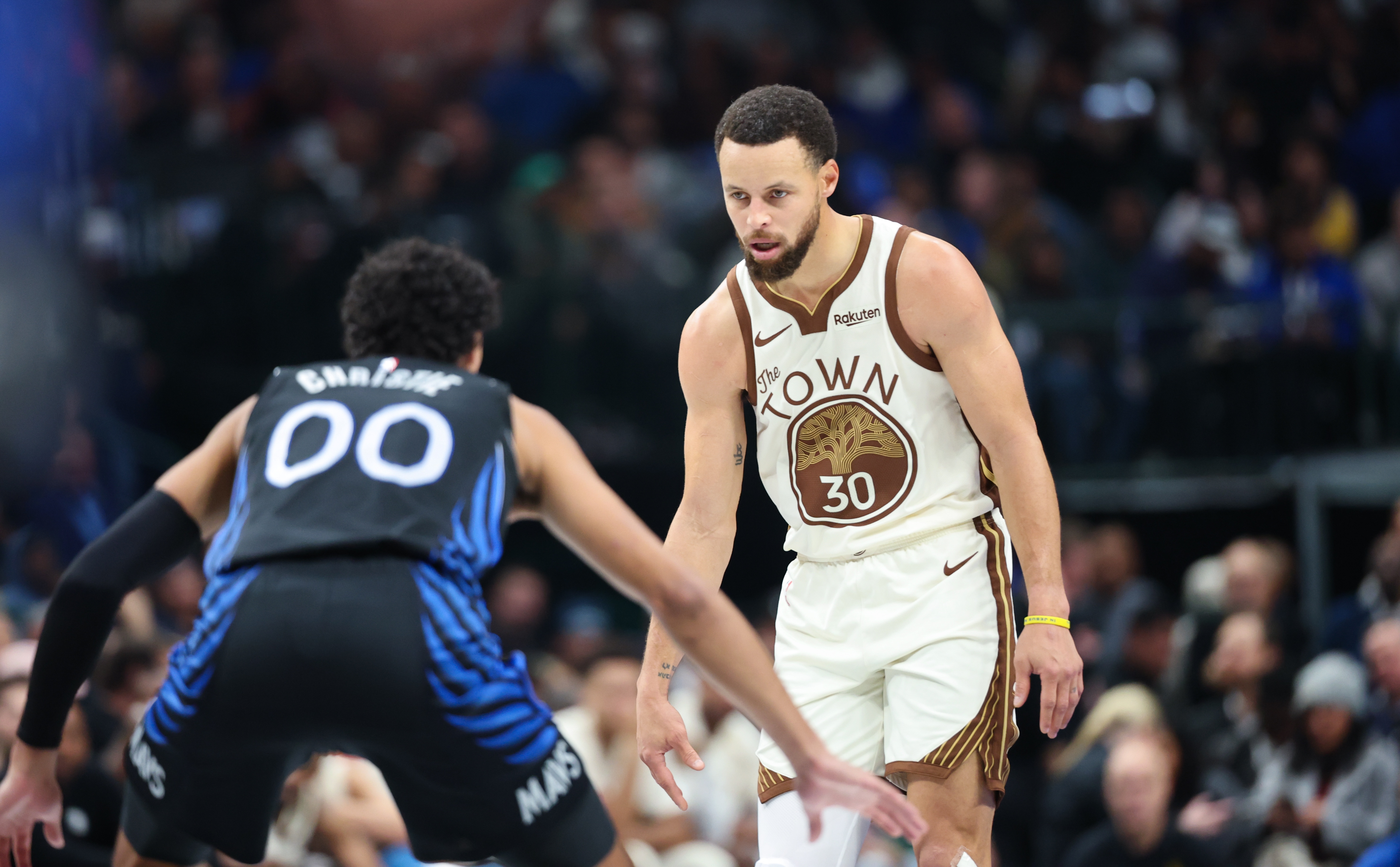 开云体育-基德：库里进了高难度球克里斯蒂都摊手了 我告诉他这是库里本事